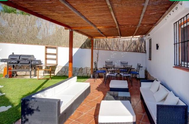Detached Villa For 6 People In Lloret De Mar With Comunal Outdoor Swimming Pool Puigventos Екстер'єр фото