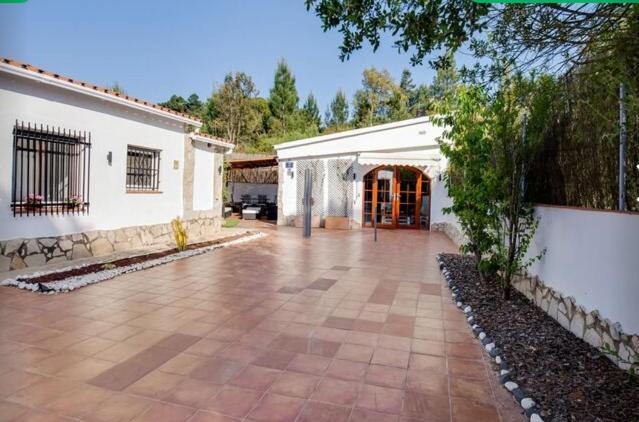 Detached Villa For 6 People In Lloret De Mar With Comunal Outdoor Swimming Pool Puigventos Екстер'єр фото